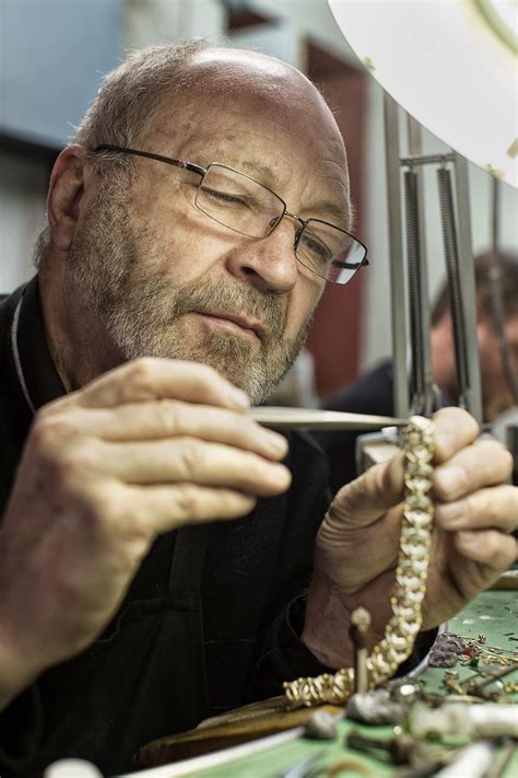 Phill Mason: studio jeweller .